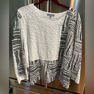 Habitat, top, black and white, excellent condition size large/xl